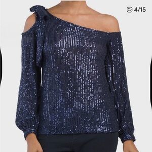 CeCe glamorous bows Navy
Sequin Off-Shoulder Blouse sequence